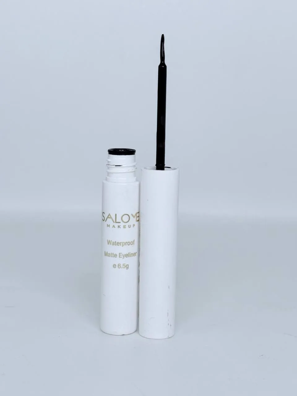 Delineador mate resistente al agua